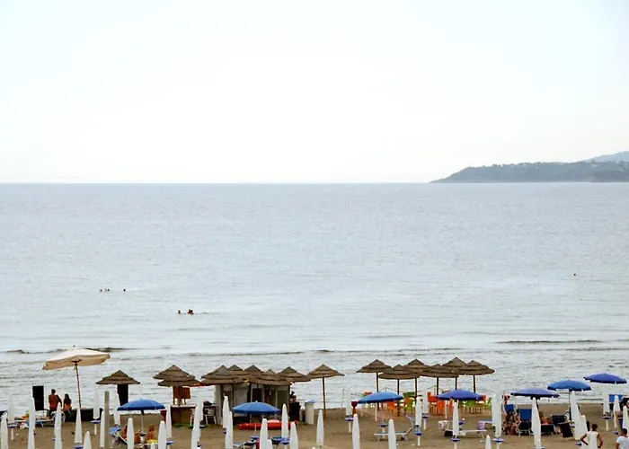 Del Mare 3* باكولي